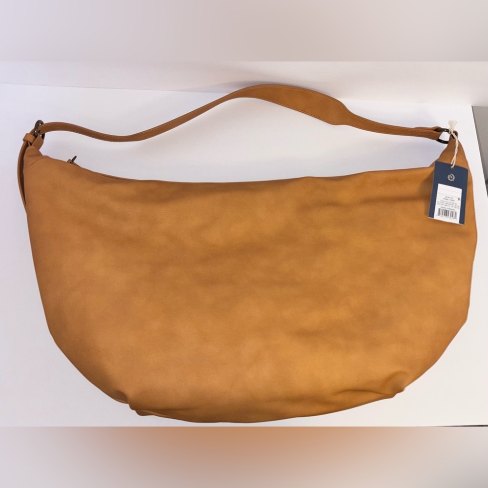 Universal Thread Goods + Co.
Crescent Sling Hobo Handbag
Brand New with Tags